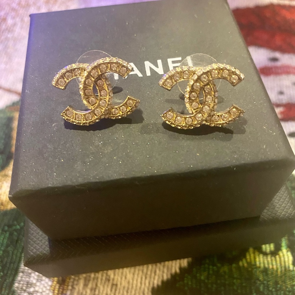 Gorgeous Authentic crystal Chanel CC logo earrings